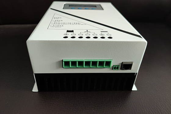 LCD表示と接続される格子MPPT充満コントローラー48V 1000W電池を離れて