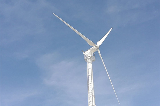格子風力発電機システム50KW IP54風力発電機を離れたセリウムは電圧380Vを出力した